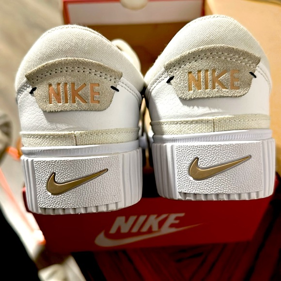 Nike Court Legacy Woman’s size 8 sneakers. - Picture 6 of 7